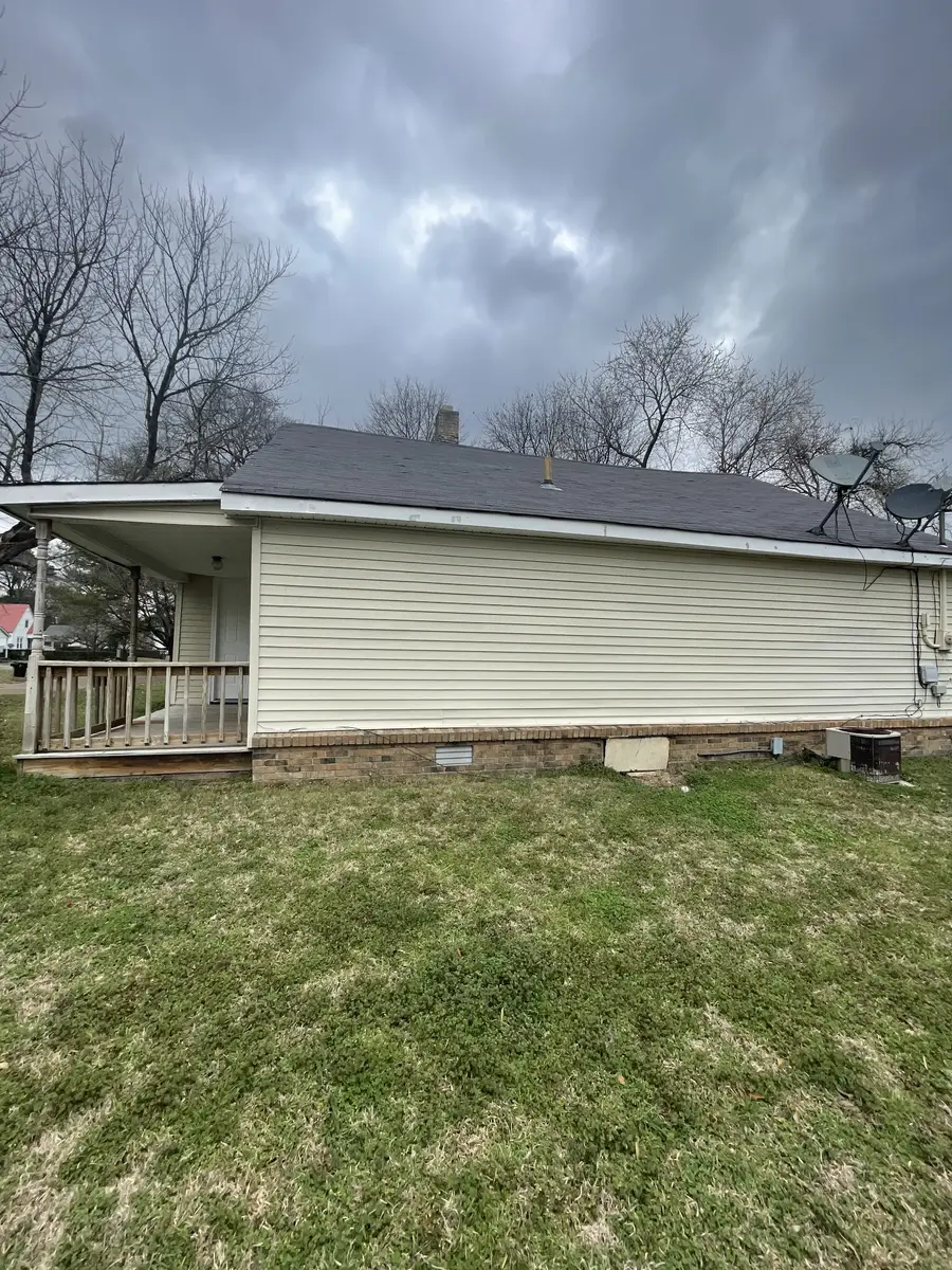 902 Harrell Ave, Dyersburg, TN 38024 - #3