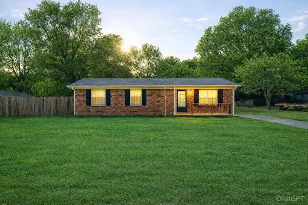 554 Roselawn Dr, Clarksville, TN 37042