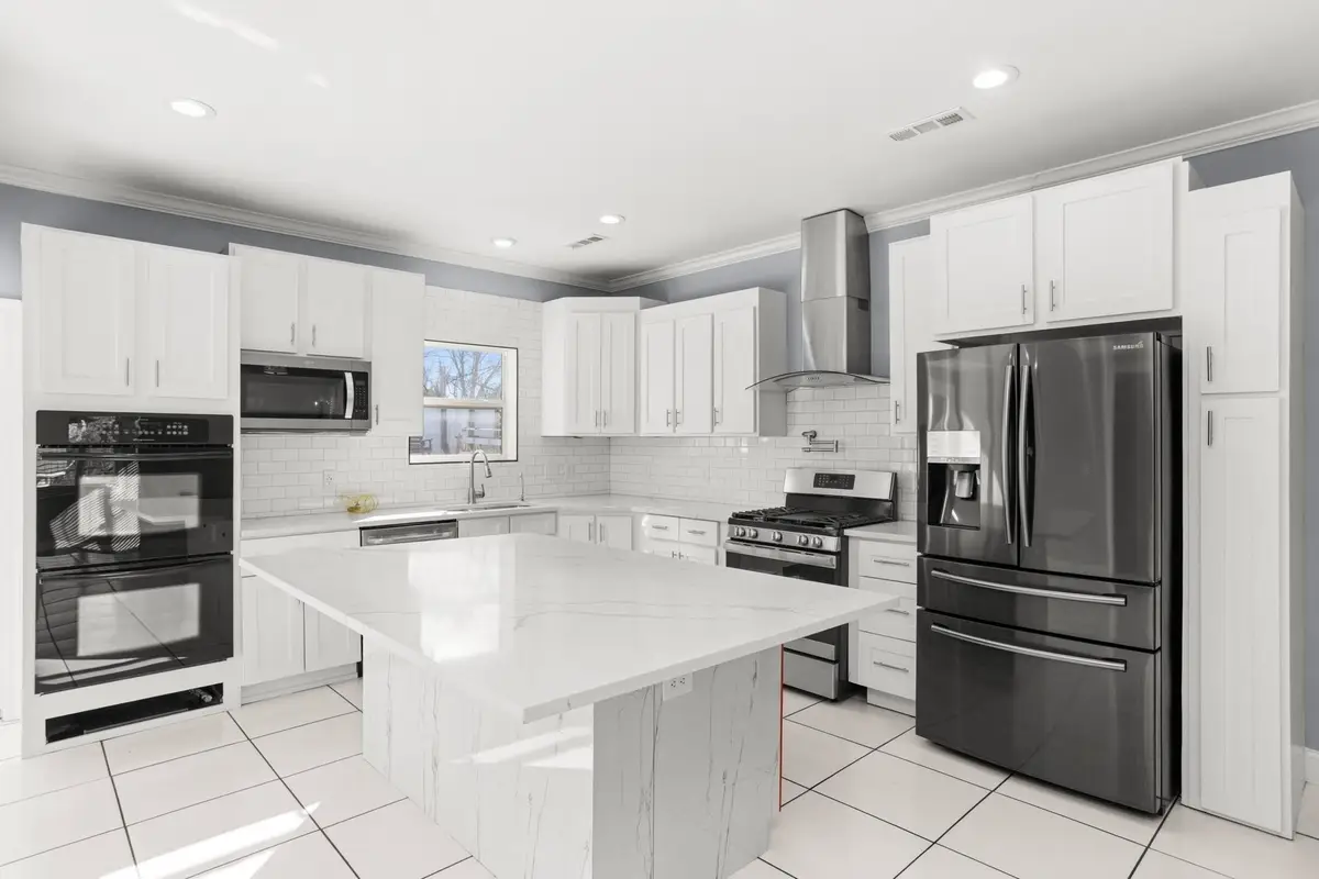 239 E Bledsoe St, Gallatin, TN 37066 - #1