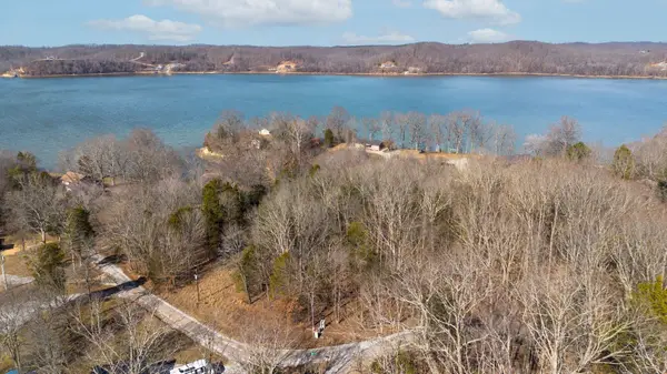 42 Timber Lake Ln, Waverly, TN 37185