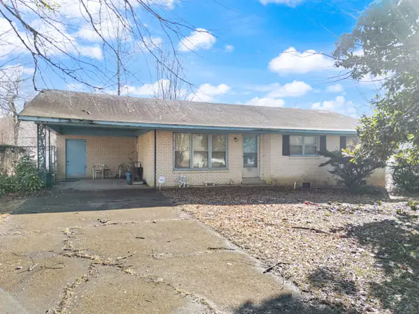 310 Mcdonald Dr, Huntingdon, TN 38344