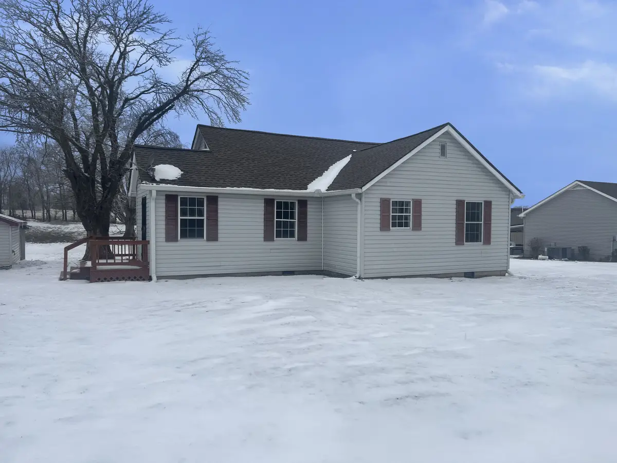 255 Oakdale Rd, Westmoreland, TN 37186 - #1