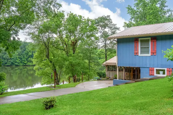 554 Hickman Shores Rd, Dover, TN 37058
