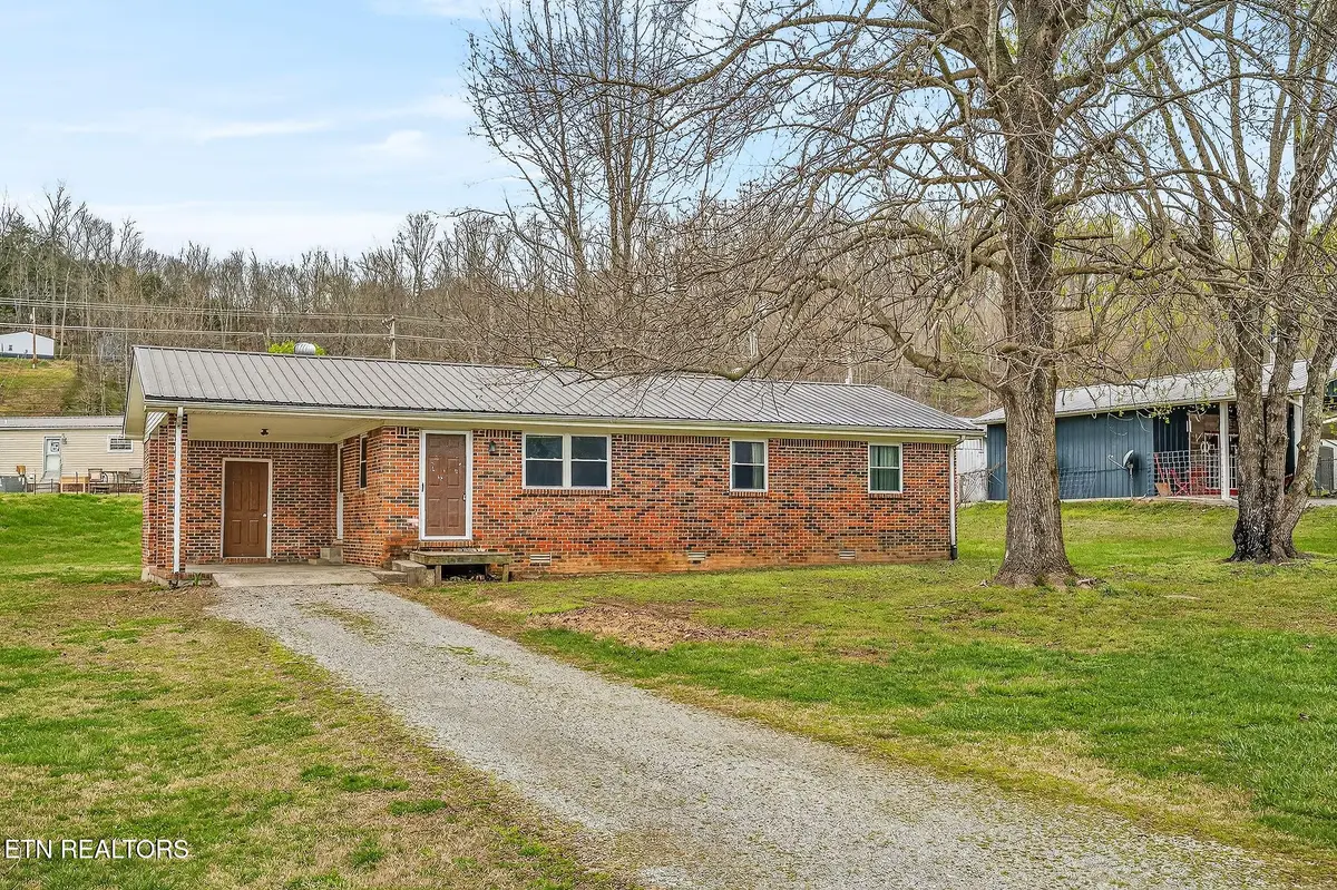 1105 Riverside Dr, Celina, TN 38551 - #1
