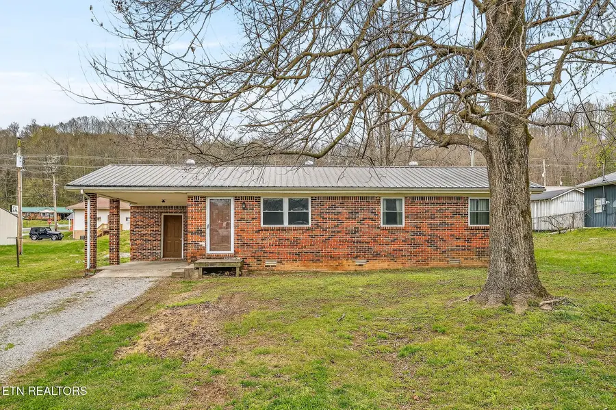 1105 Riverside Dr, Celina, TN 38551 - #2