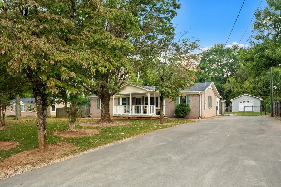 140 Lakeside Dr, Columbia, TN 38401 - #2