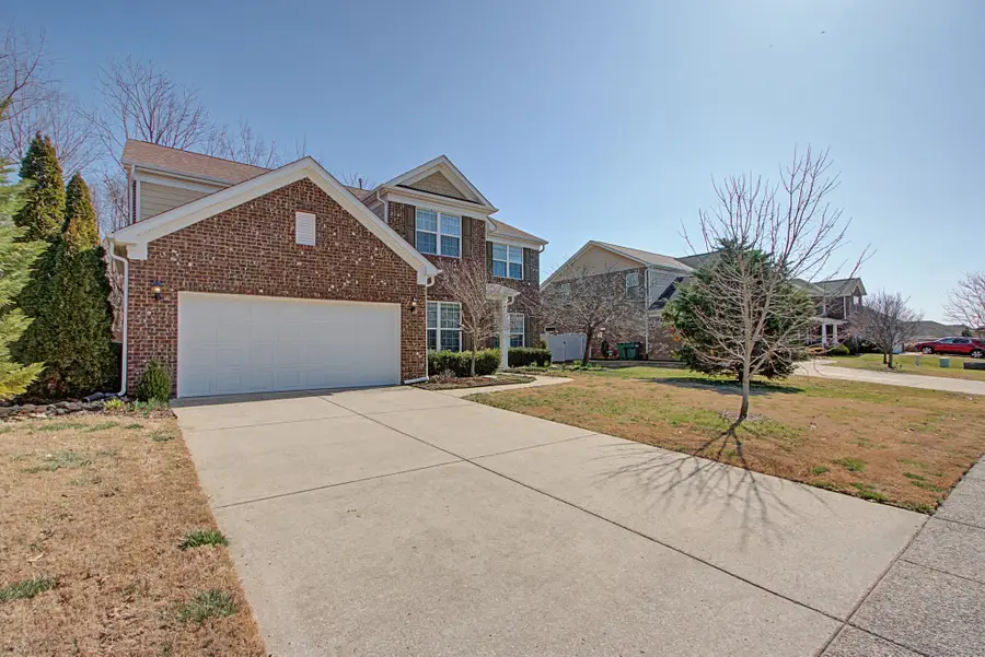 2827 Kaye Dr, Thompsons Station, TN 37179 - #2