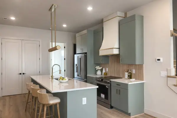 102 Fairview Ct, Nashville, TN 37203