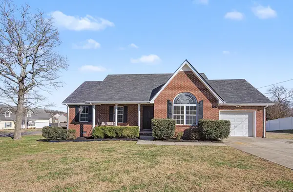 411 Wooded Valley Ct, La Vergne, TN 37086