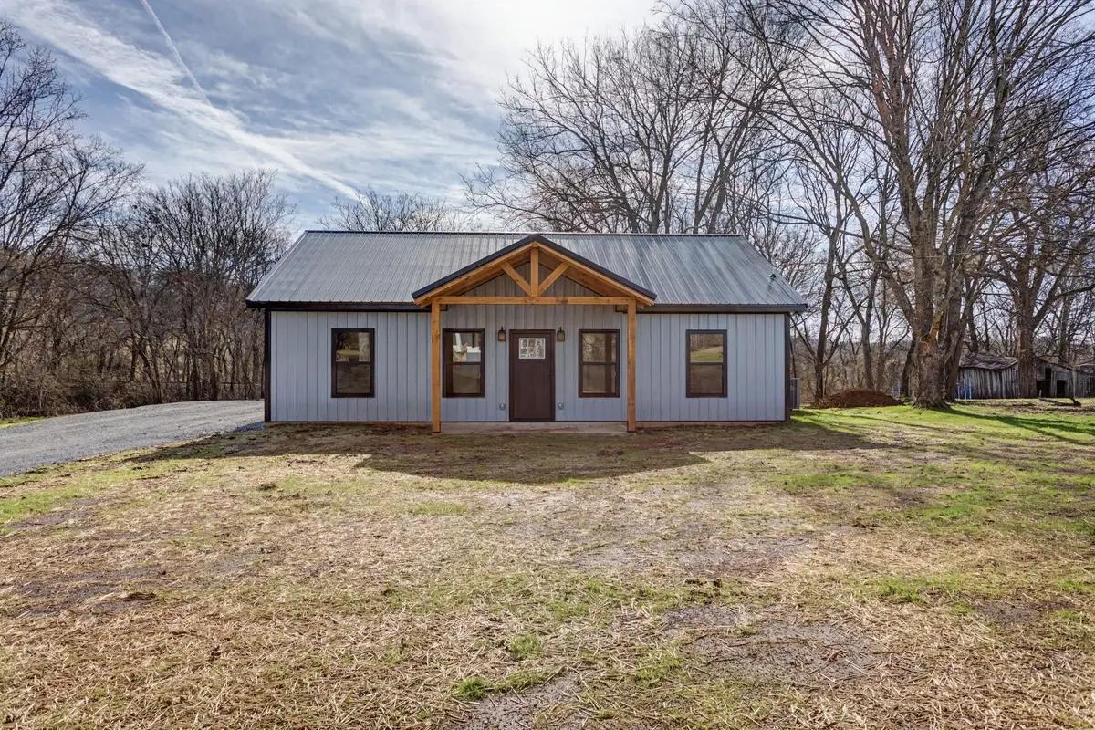 584 Mill St, Lynnville, TN 38472 - #1