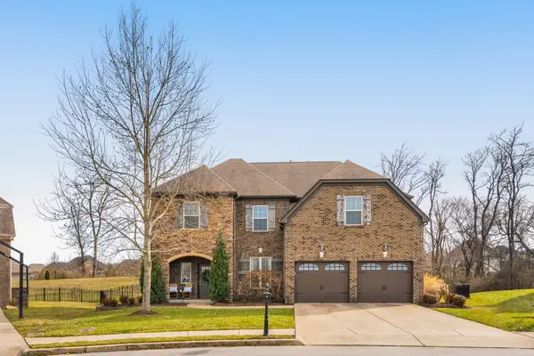 2380 Stockwood Trl, Thompsons Station, TN 37179