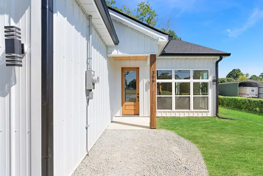 309 Linden W, Hohenwald, TN 38462 - #2