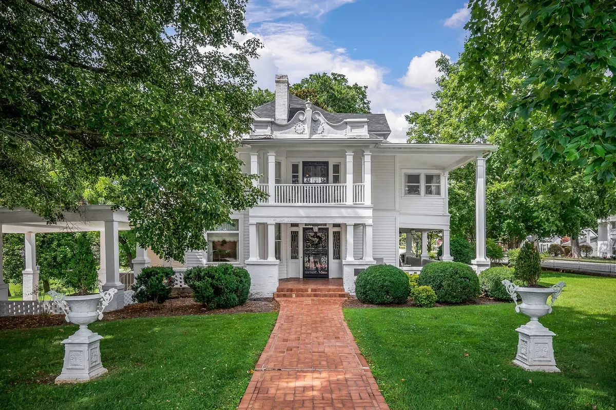 105 N Church St, Sparta, TN 38583 - #1