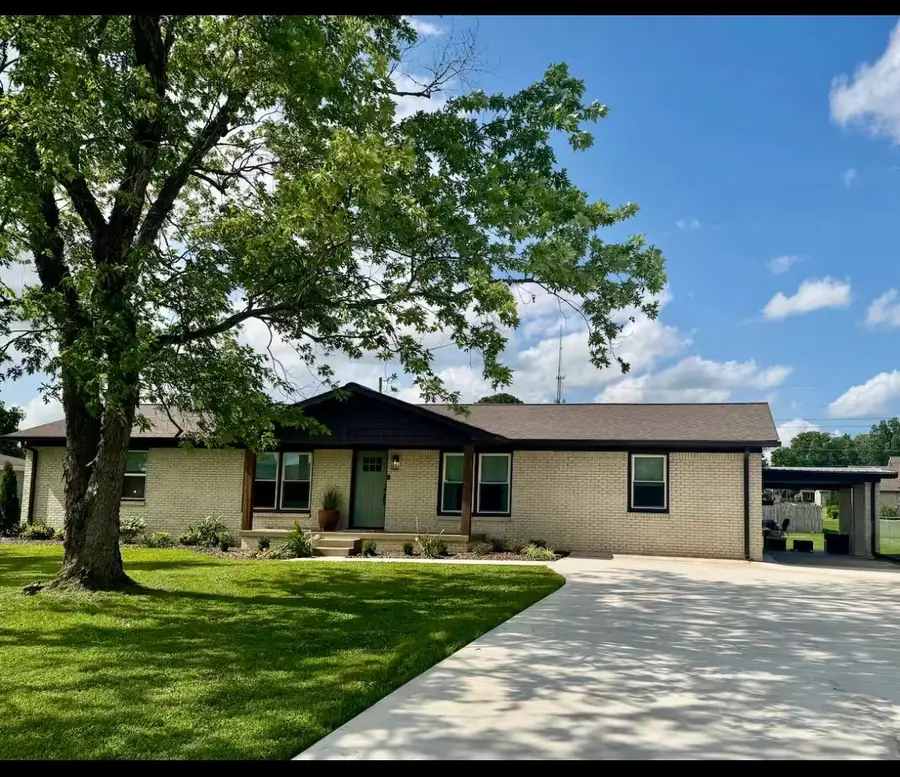 402 8th St, Lawrenceburg, TN 38464 - #2