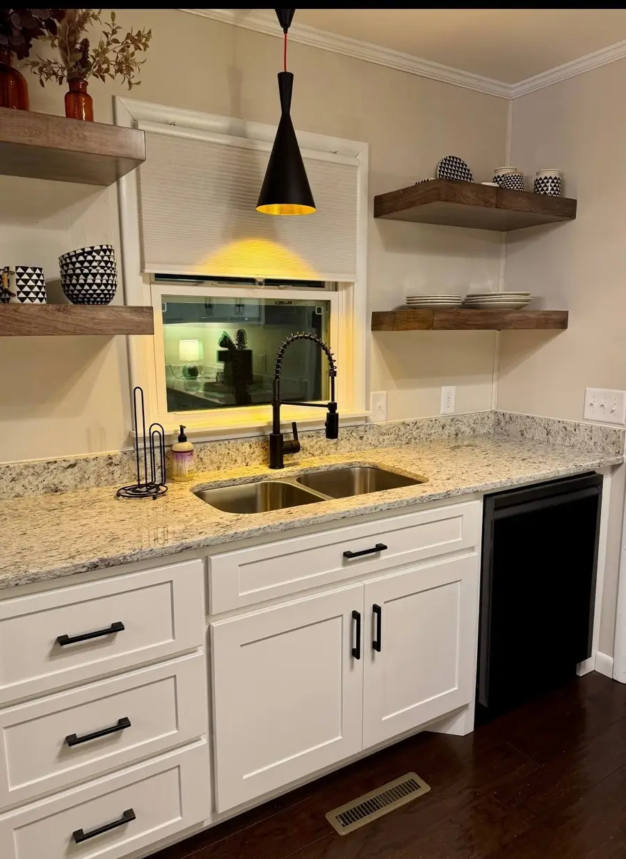 402 8th St, Lawrenceburg, TN 38464 - #3