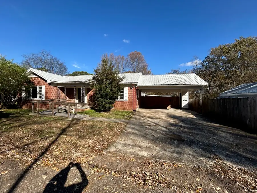 1004 Curtis St, Paris, TN 38242 - #2