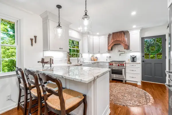 518 Woodhurst Dr, Nashville, TN 37220