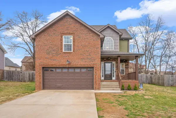 956 Harding Dr, Clarksville, TN 37042