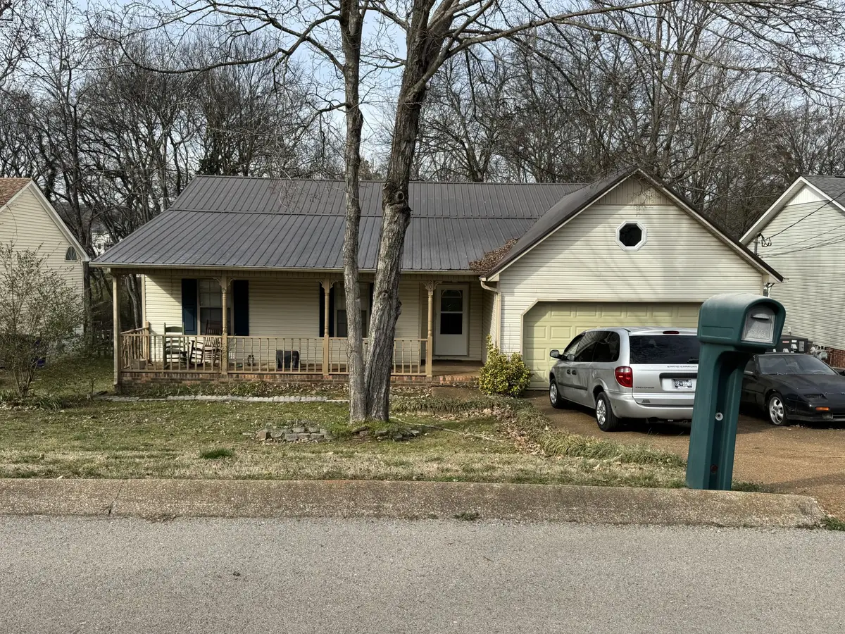 208 Valley Dr, Columbia, TN 38401 - #1