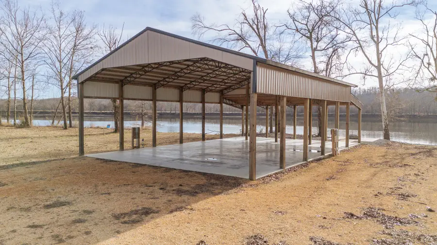 209 Hardin Bottom River Rd, Clifton, TN 38425 - #2