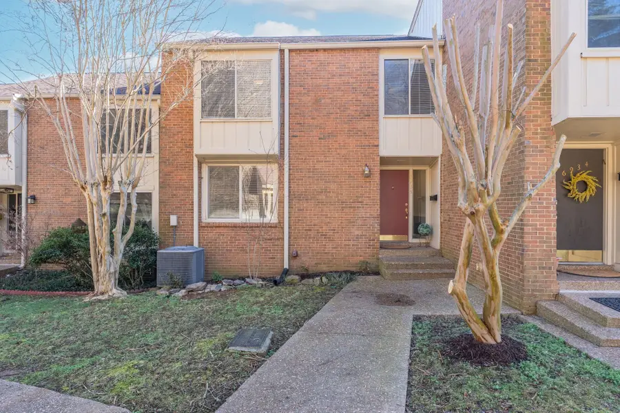 6935 Highland Park Dr, Nashville, TN 37205 - #2