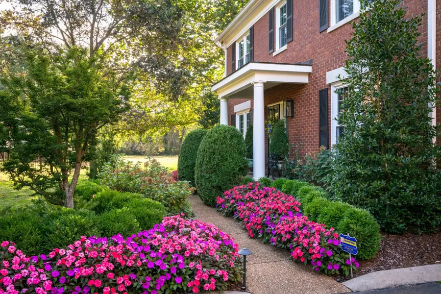 6326 Chickering Woods Dr, Nashville, TN 37215 - #2