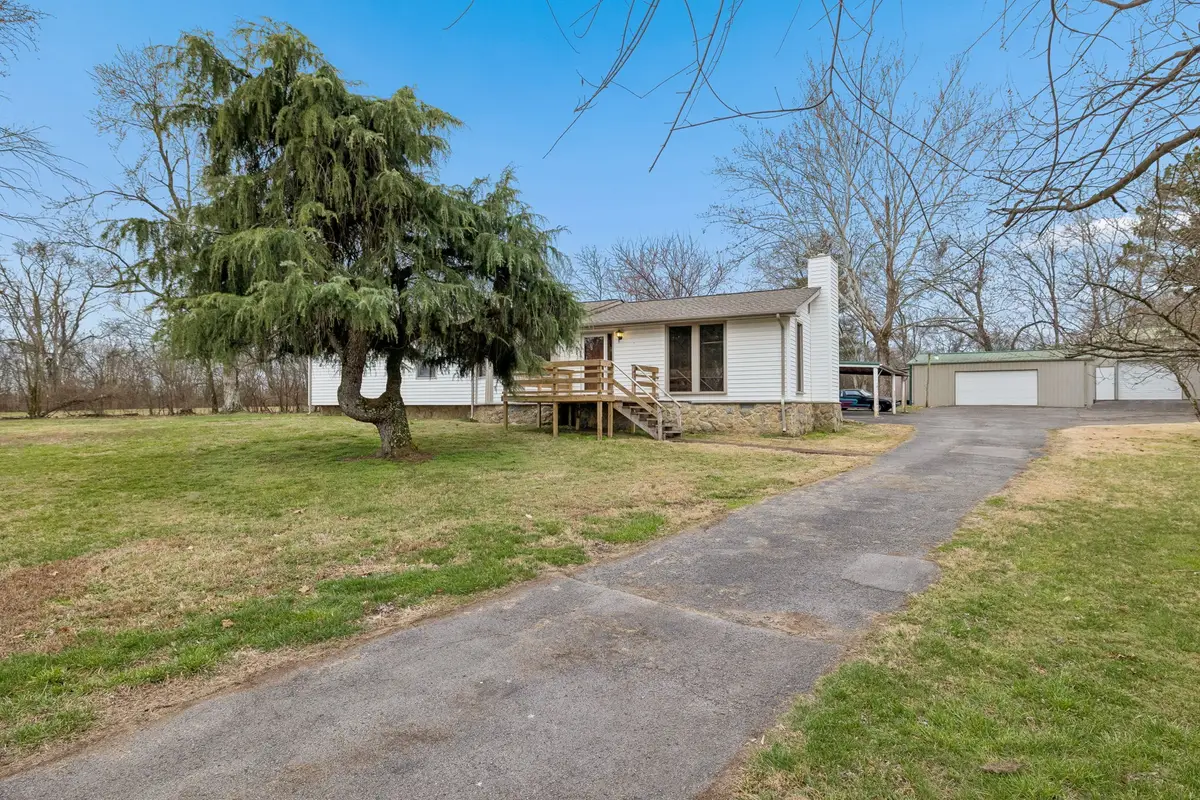 904 Coles Ferry Rd, Gallatin, TN 37066 - #1