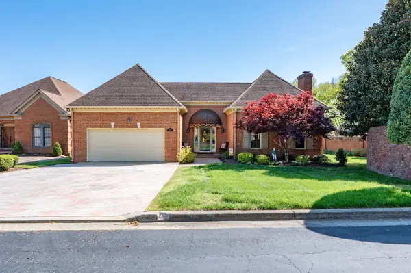 100 Carriage Ln, Hendersonville, TN 37075