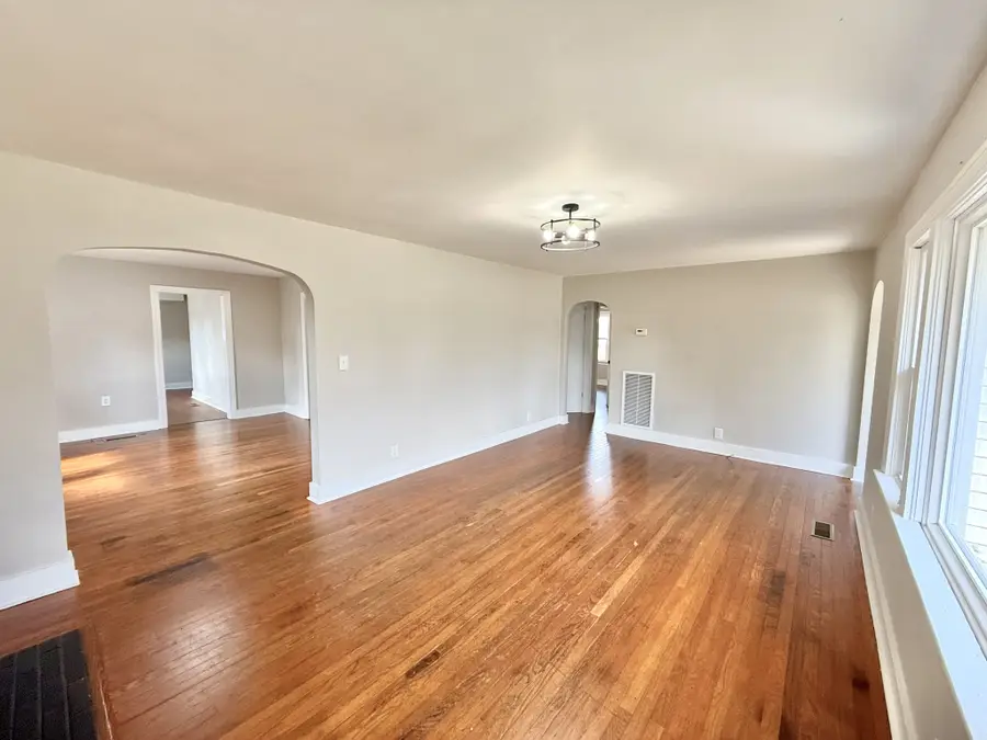 2711 Kenwood Dr, Hopkinsville, KY 42240 - #3