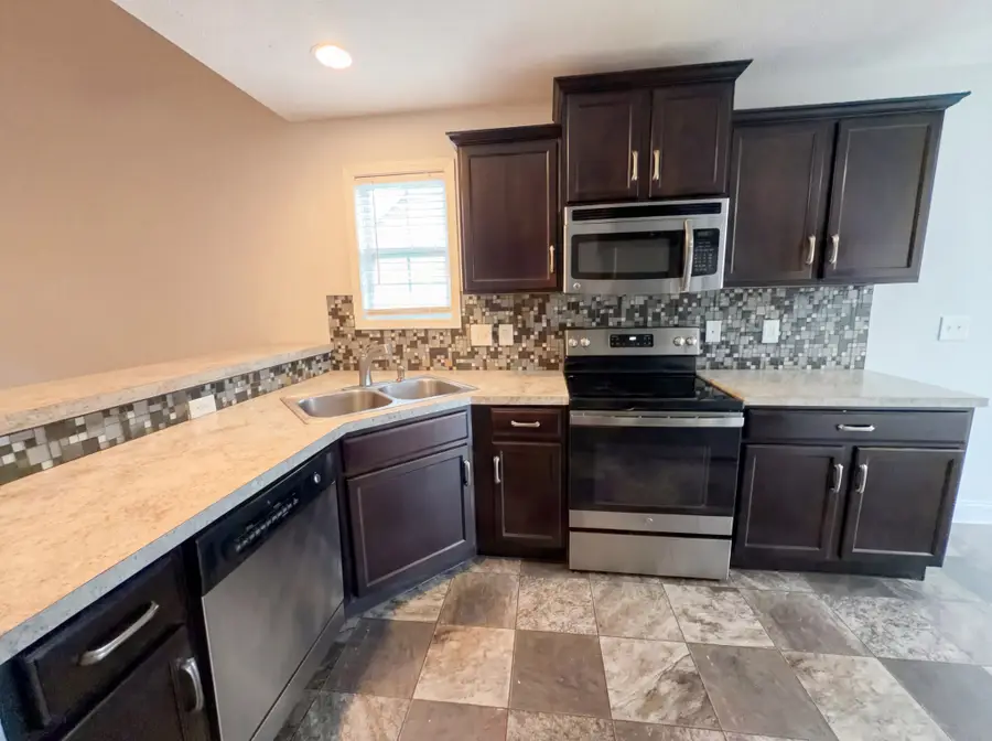 432 Leslie Wood Dr, Clarksville, TN 37040 - #2