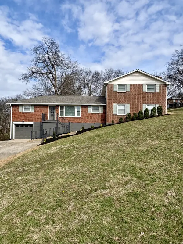 1320 Bellshire Dr, Nashville, TN 37207