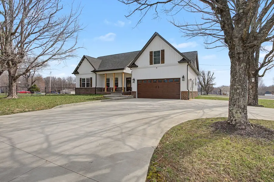 1000 Big Bartons Creek Rd, Dickson, TN 37055 - #2