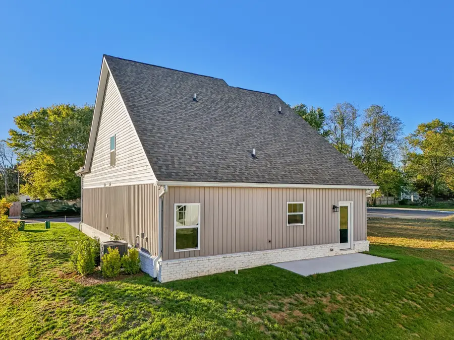 402 Maggie Ct, Chapel Hill, TN 37034 - #2