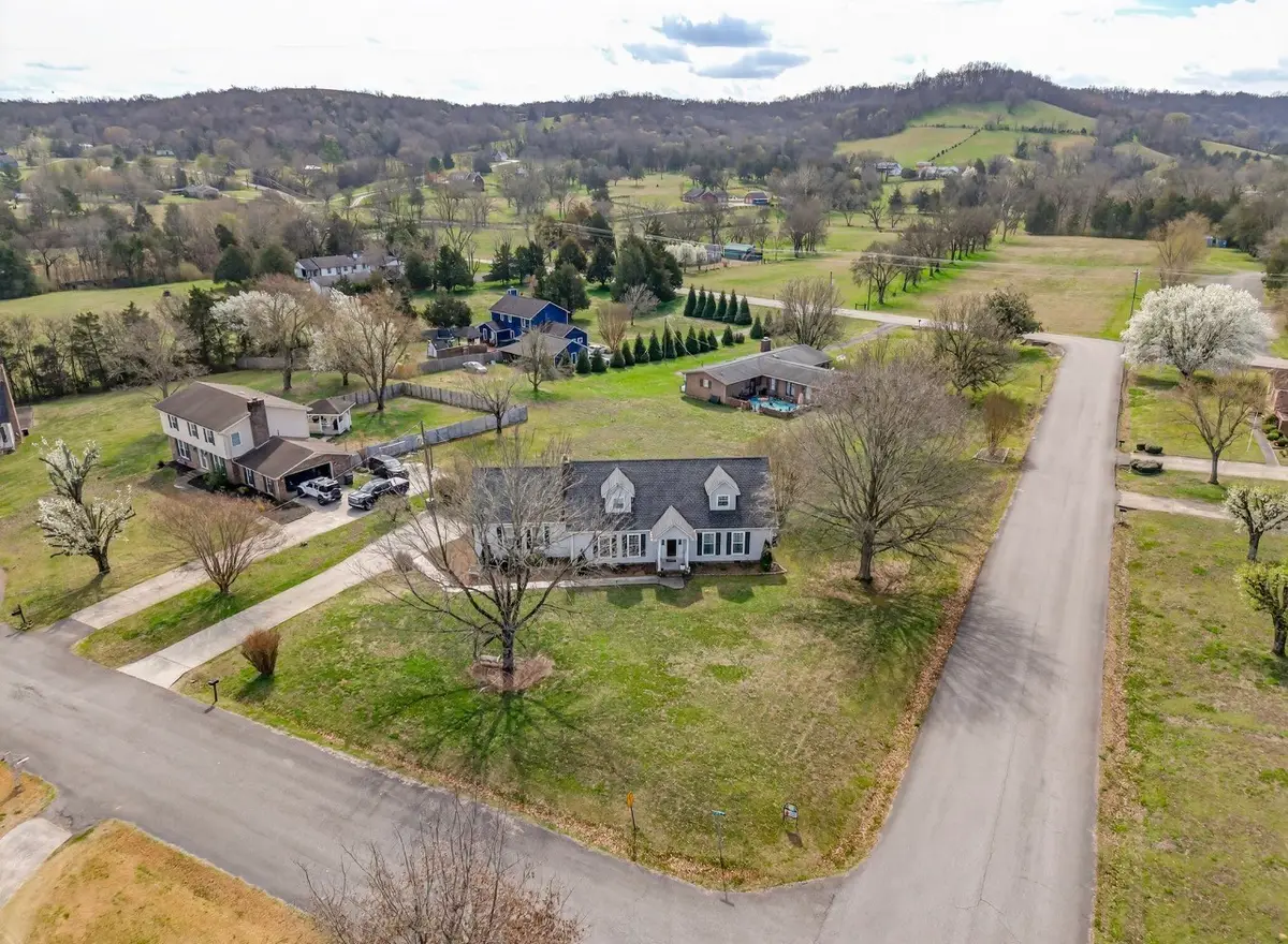 201 Chadwick Dr, Fayetteville, TN 37334 - #1