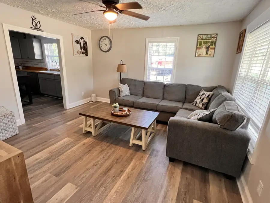 502 E Market St, Decherd, TN 37324 - #3