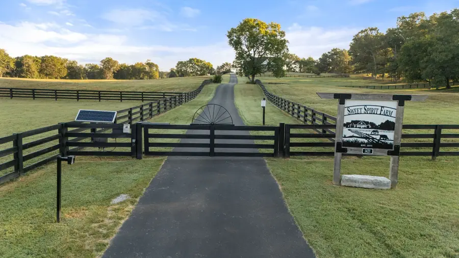 1421 Lawrence Ln, Springfield, TN 37172 - #3