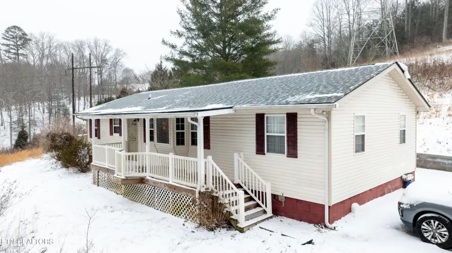 120 Huckleberry Ln, Rocky Top, TN 37769 - #2