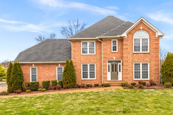 100 Briarcrest Ln, Hendersonville, TN 37075