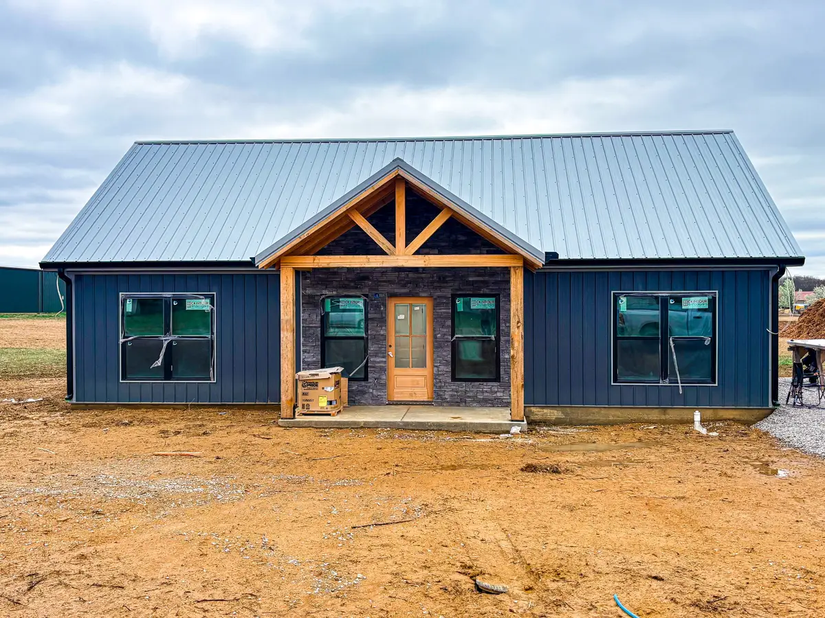 142 Edgewood Dr, Hohenwald, TN 38462 - #1