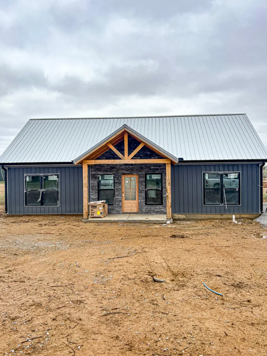 142 Edgewood Dr, Hohenwald, TN 38462 - #2