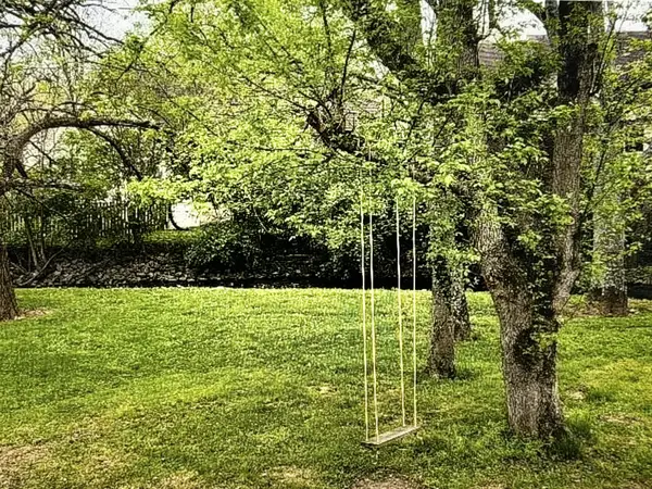 155 S Birchwood Dr, Hendersonville, TN 37075