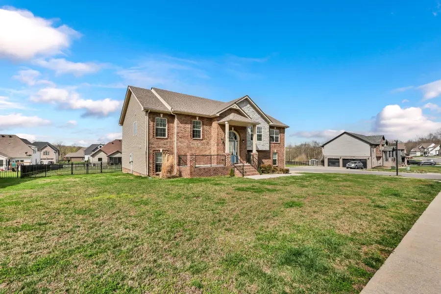 524 Cresthaven Ln, Clarksville, TN 37043 - #3