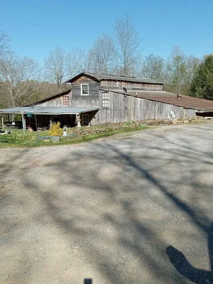 262 Hiwassee Rd, Crossville, TN 38572 - #1