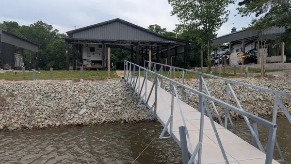 1434 S River Front Dr, Clifton, TN 38425