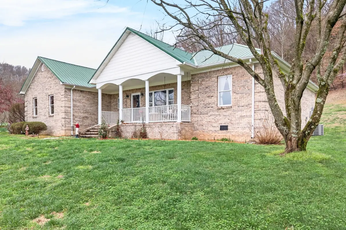 444 Mackie Rd, Sparta, TN 38583 - #1