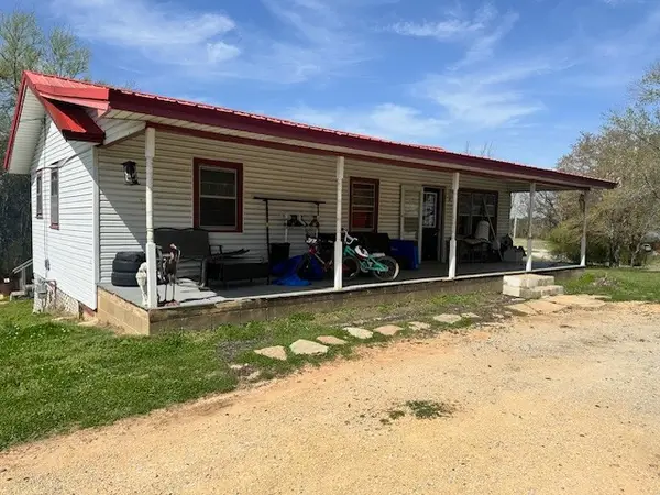 178 S West St, Decaturville, TN 38329