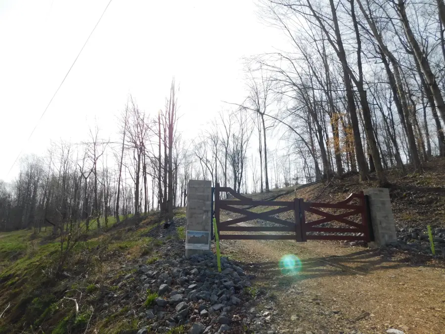 150 W John Davis Rd, Westmoreland, TN 37186 - #2