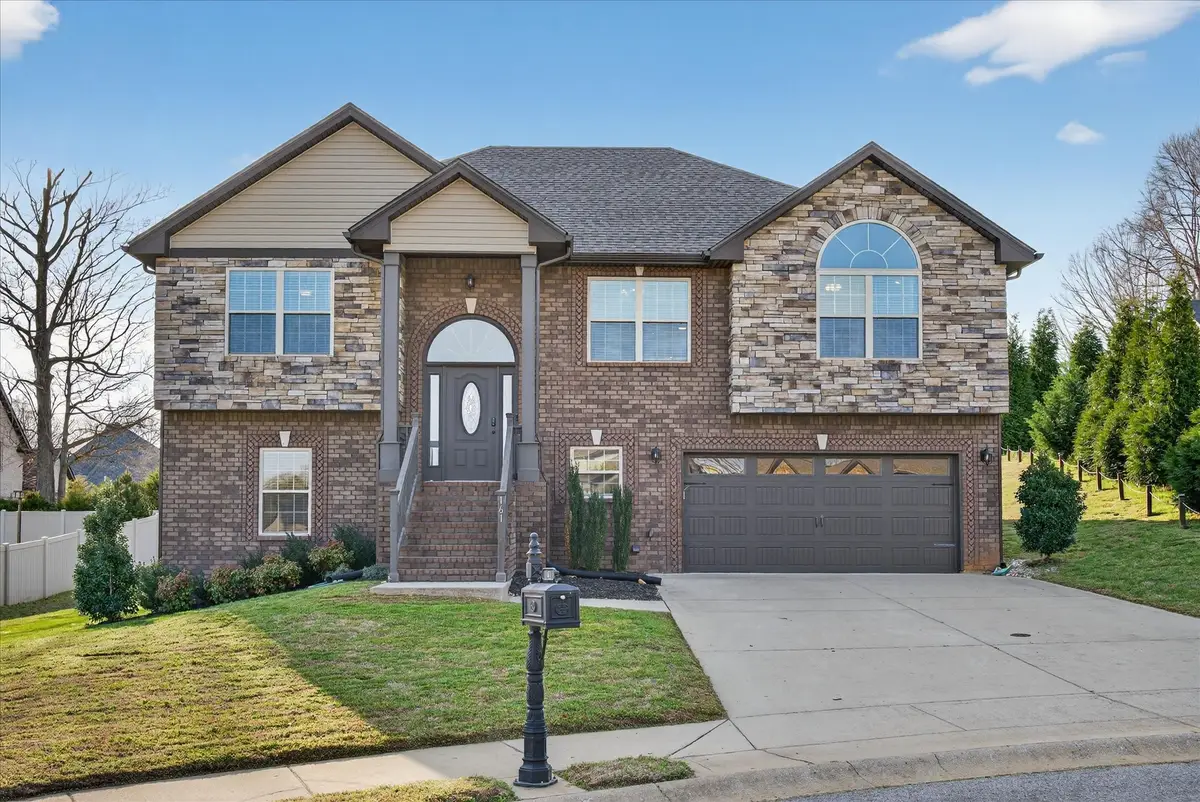 161 Roanoke Station Cir, Clarksville, TN 37043 - #1