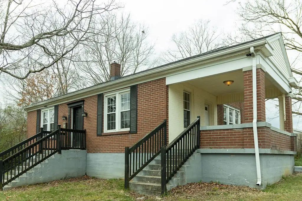 420 High St, Dickson, TN 37055 - #1