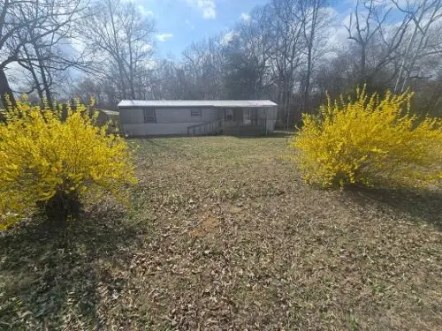 599 Overhead Bridge Rd, Camden, TN 38320